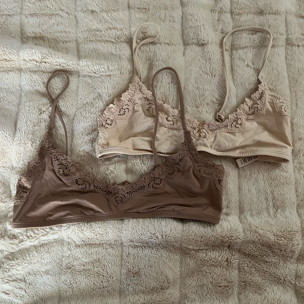2 Skims Fits Everybody Scoop Bralettes
